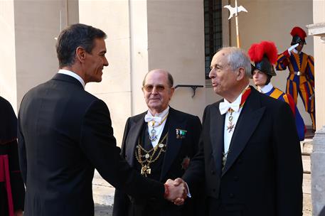 27/05/2026. Pedro Sánchez es recibido en audiencia por Su Santidad el Papa León XIV. El presidente del Gobierno, Pedro Sánchez, es recibido ...