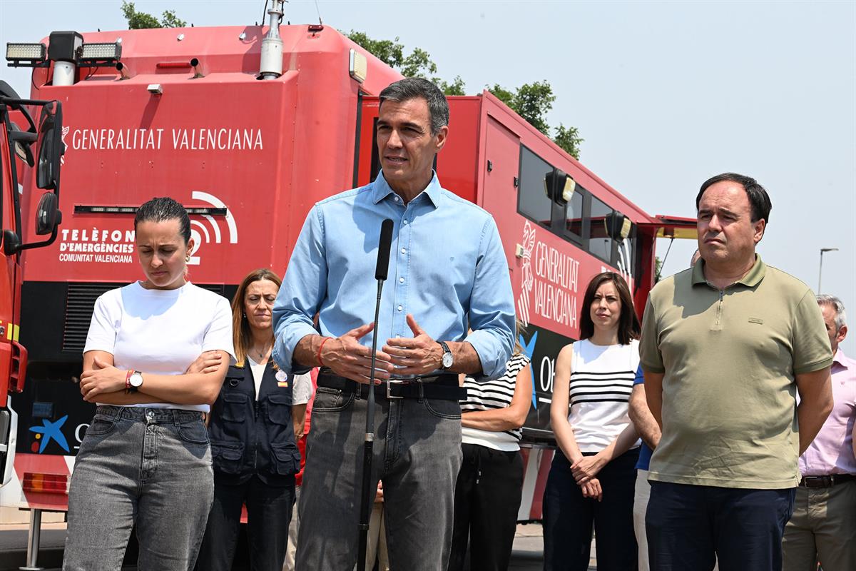 27/07/2026. Pedro Sánchez visita la zona afectada por los incendios en Castellón. El presidente del Gobierno, Pedro Sánchez, junto al presid...
