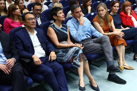 27/07/2026. Pedro Sánchez c.lausura la presentación de la Red de Refugios Climáticos. El presidente del Gobierno, Pedro Sánchez, junto a la ...