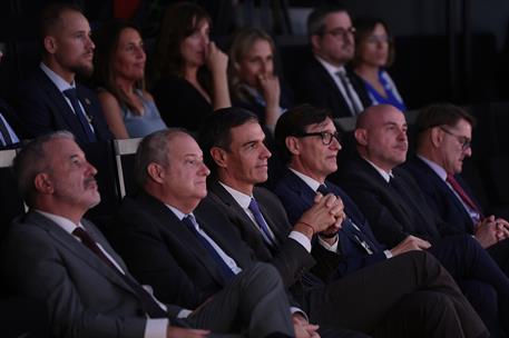 28/09/2026. Presentación del informe "Vidas Futuras: un día en 2050". El alcalde del Ayuntamiento de Barcelona, Jaume Collboni, el ministro ...