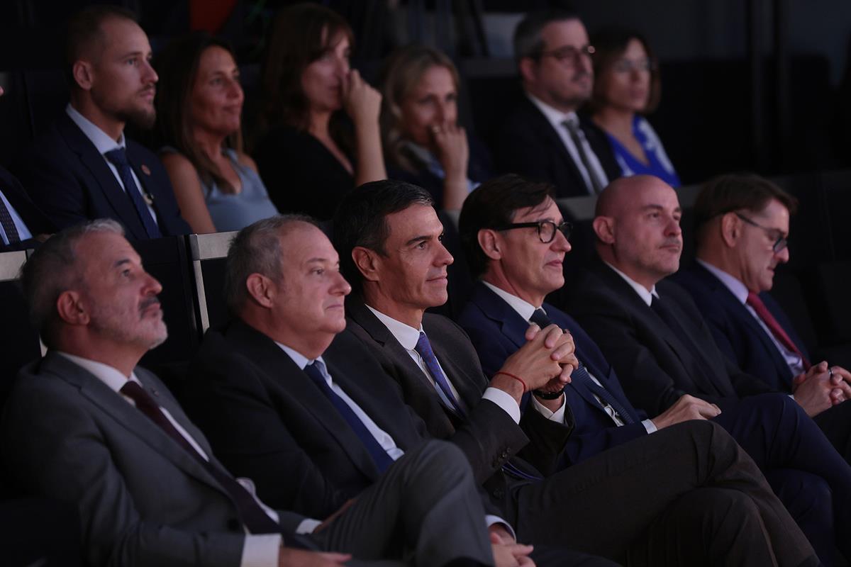 28/09/2026. Presentación del informe "Vidas Futuras: un día en 2050". El alcalde del Ayuntamiento de Barcelona, Jaume Collboni, el ministro ...