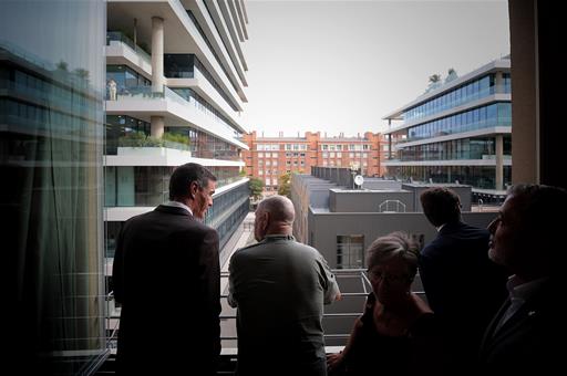 28/09/2026. Pedro Sánchez visits an affordable rental housing development in Barcelona. The President of the Government of Spain, Pedro Sánc...