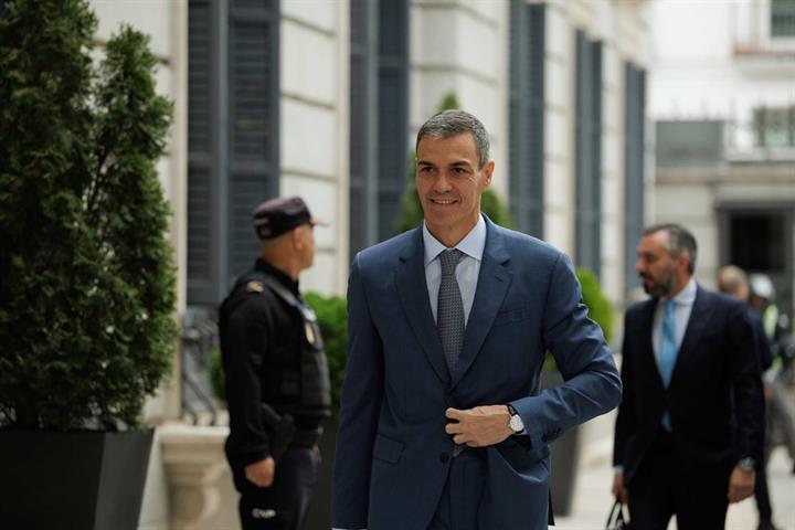 29/04/2026. Pedro Sánchez asiste a la sesión de control. El presidente del Gobierno, Pedro Sánchez, a su llegada al Congreso de los Diputados.