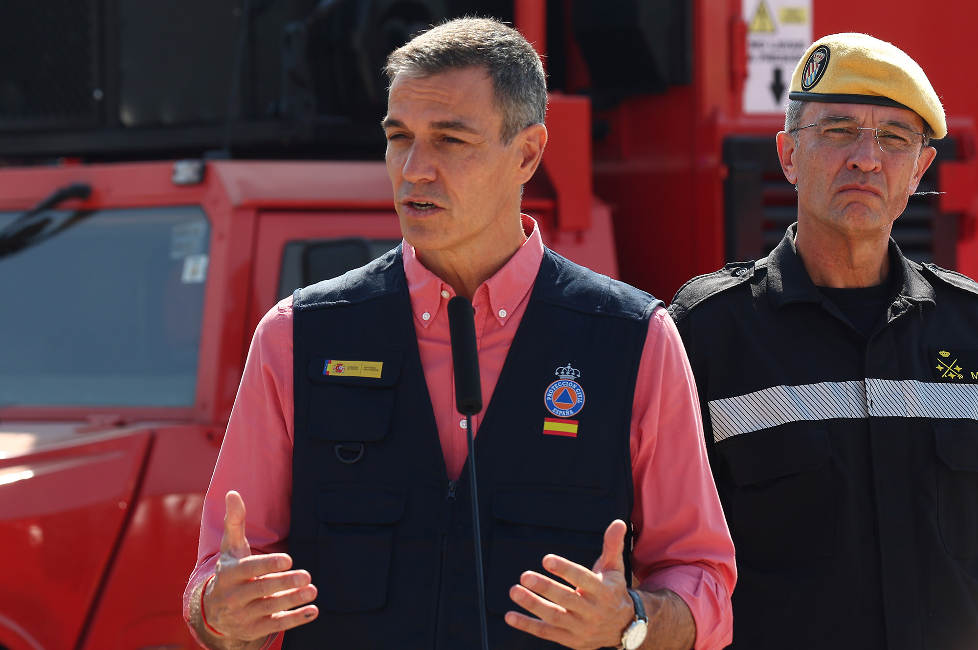 29/07/2026. Pedro Sánchez visita las zonas afectadas por el incendio en la Comunidad de Madrid. El presidente del Gobierno, Pedro Sánchez, d...