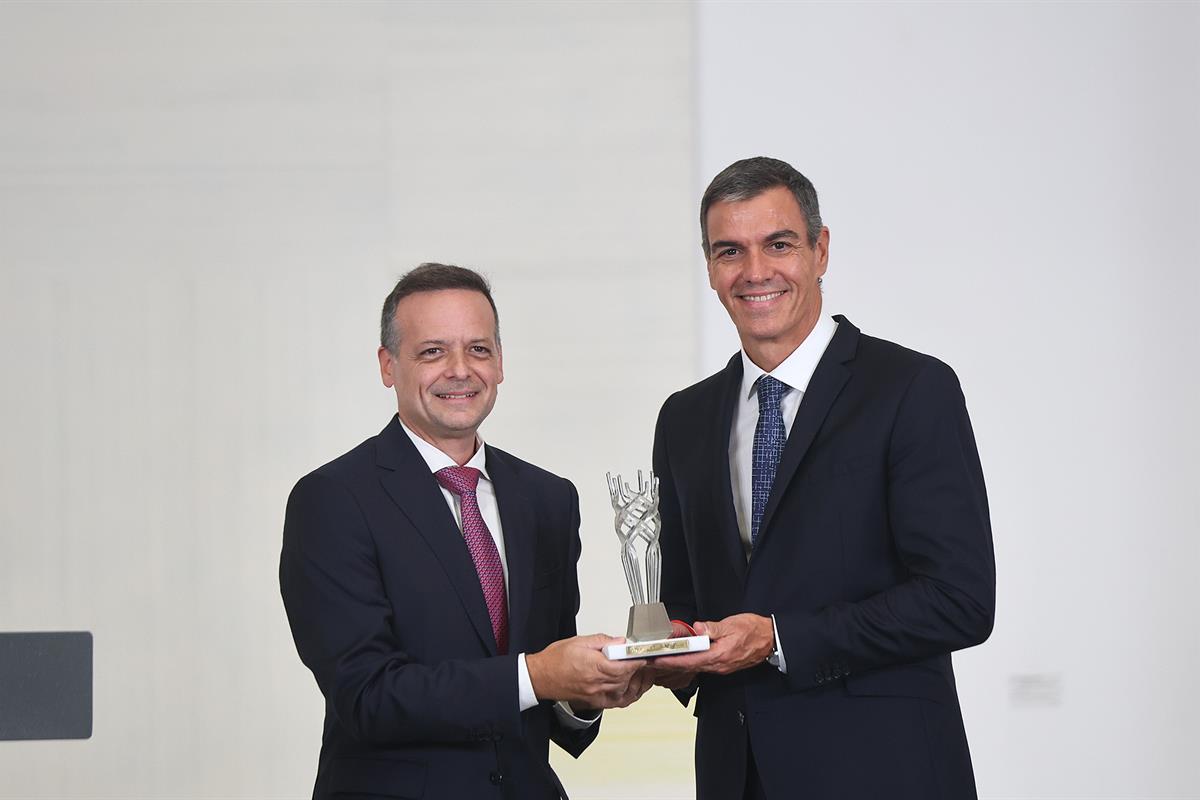 29/09/2026. Pedro Sánchez receives the City of Athens Democracy Award. The mayor of Athens, Haris Doukas, presents the City of Athens Democr...