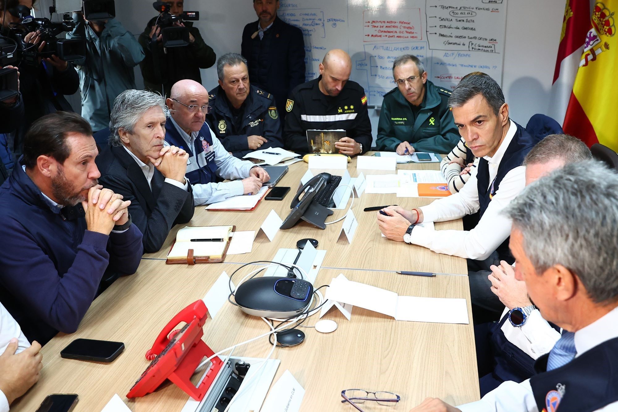 29/10/2026. El presidente del Gobierno comparece ante los medios tras la reunión del CECOPI en Toledo. Pedro Sánchez reunido en el centro 11...