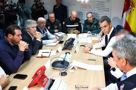 29/10/2026. El presidente del Gobierno comparece ante los medios tras la reunión del CECOPI en Toledo. Pedro Sánchez reunido en el centro 11...