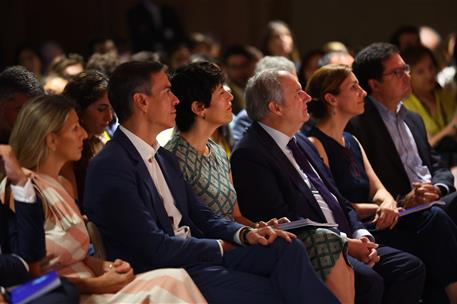 30/06/2026. Pedro Sánchez presenta el Plan Integración y Ciudadanía. El presidente del Gobierno, Pedro Sánchez, junto a la vicepresidenta se...