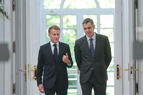 30/09/2026. Comparecencia de Pedro Sánchez con Emmanuel Macron. El presidente del Gobierno, Pedro Sánchez, y el presidente de la República F...