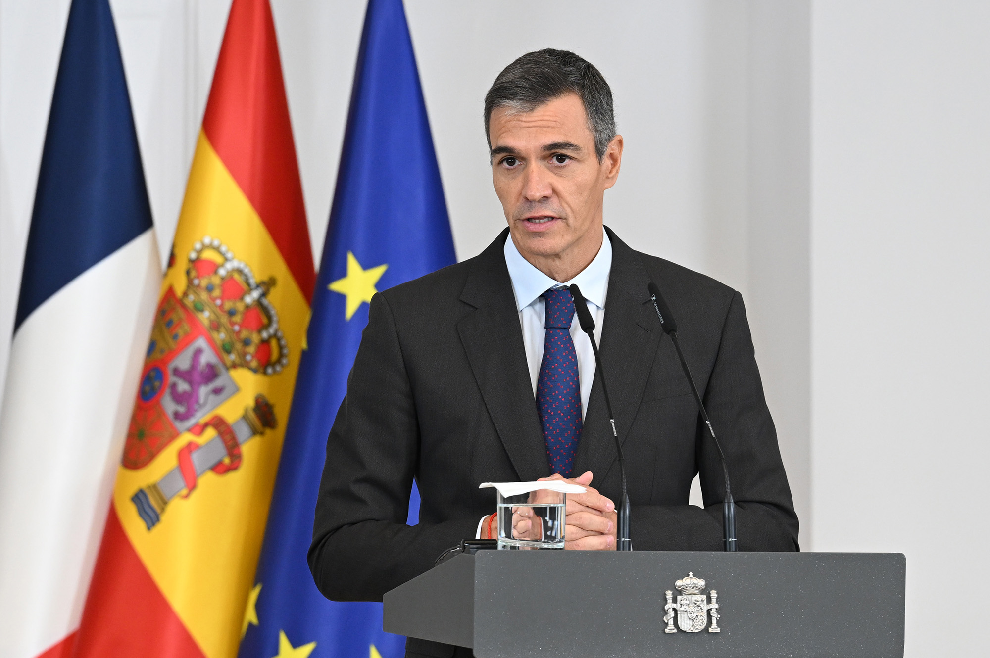 30/09/2026. Comparecencia de Pedro Sánchez con Emmanuel Macron. El presidente del Gobierno, Pedro Sánchez, durante la rueda de prensa con el...