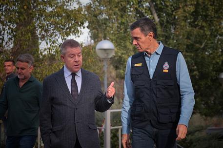 El presidente del Gobierno, Pedro Sánchez, comparece junto al presidente de Castilla-La Mancha, Emiliano García Page