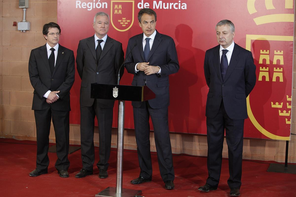 13/05/2011. El presidente visita las zonas afectadas por el terremoto de Lorca. El presidente del Gobierno, José Luis Rodríguez Zapatero, du...