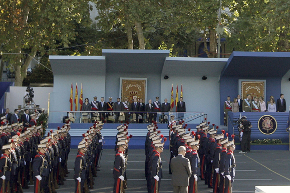 12/10/2011. El presidente asiste al desfile del Día de la Fiesta Nacional. El presidente del Gobierno, José Luís Rodríguez Zapatero, en la T...