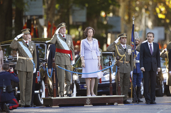 12/10/2011. El presidente asiste al desfile del Día de la Fiesta Nacional. El presidente del Gobierno, José Luís Rodríguez Zapatero, junto a...