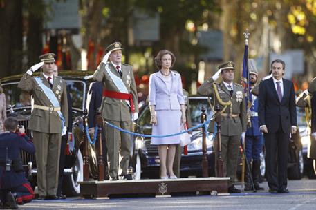 12/10/2011. El presidente asiste al desfile del Día de la Fiesta Nacional. El presidente del Gobierno, José Luís Rodríguez Zapatero, junto a...