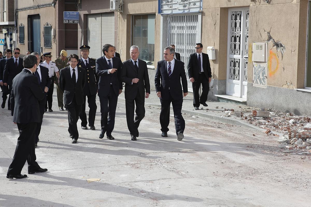 13/05/2011. El presidente visita las zonas afectadas por el terremoto de Lorca. El presidente del Gobierno, José Luis Rodríguez Zapatero, du...