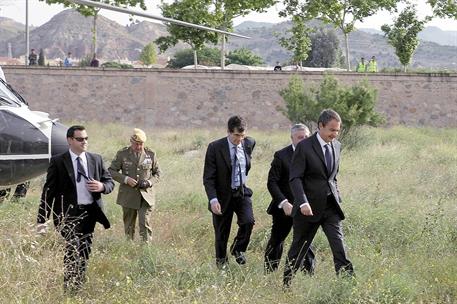 13/05/2011. El presidente visita las zonas afectadas por el terremoto de Lorca. El presidente del Gobierno, José Luis Rodríguez Zapatero, du...