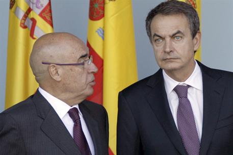 12/10/2011. El presidente asiste al desfile del Día de la Fiesta Nacional. El presidente del Gobierno, José Luís Rodríguez Zapatero, junto a...