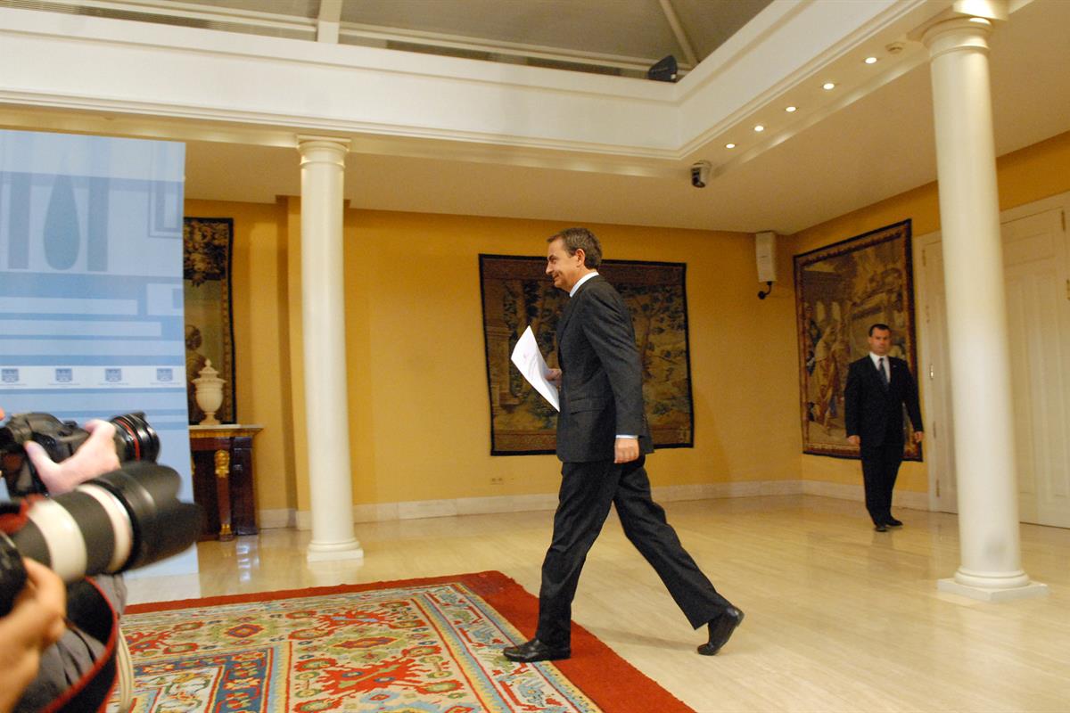 26/09/2011. Declaración del presidente para la convocatoria de elecciones. El presidente del Gobierno, José Luis Rodríguez Zapatero, en un m...