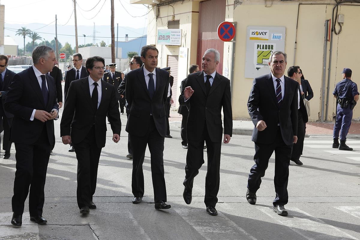 13/05/2011. El presidente visita las zonas afectadas por el terremoto de Lorca. El presidente del Gobierno, José Luis Rodríguez Zapatero, du...