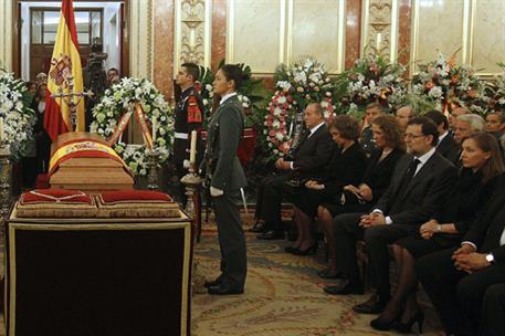 24/03/2014. Rajoy asiste a la capilla ardiente de Adolfo Suárez. El presidente del Gobierno, Mariano Rajoy, asiste a la capilla ardiente de ...