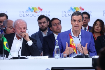 18/04/2026. Pedro Sánchez interviene en la IV Reunión 'En Defensa de la Democracia' celebrada en Barcelona