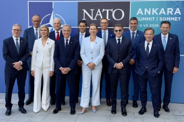 8/07/2026. Foto de familia de los mandatarios participantes en la iniciativa sobre seguridad marítima en el Atlántico Norte, el mar Báltico ...