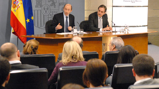 28/01/2011. Consejo de Ministros: Alfredo Pérez Rubalcaba y Valeriano Gómez