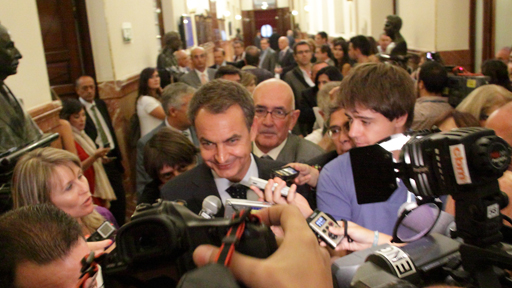 30/08/2011. El presidente asiste al pleno para la reforma de la Constitución