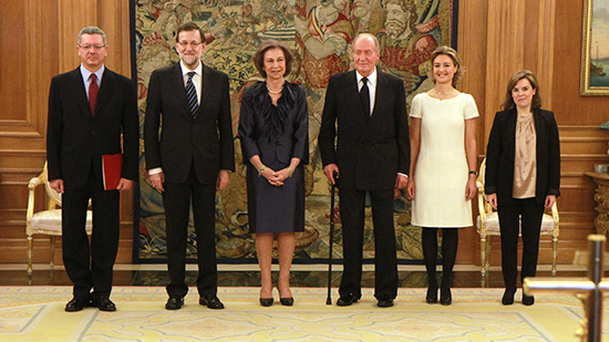 28/04/2014. Rajoy asiste a la jura del cargo de Isabel García Tejerina. El presidente del Gobierno, Mariano Rajoy, ha asistido en el Palacio...