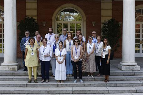 8/09/2023. Visitas del programa Moncloa Abierta. Ciudadanos participantes en el programa Moncloa Abierta, en la escalinata del edificio del ...