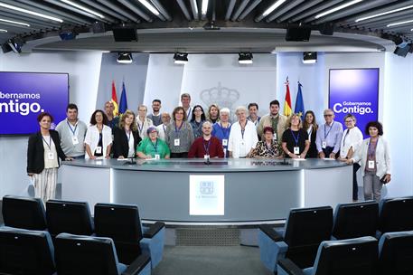 18/09/2023. Visitas del programa Moncloa Abierta. Ciudadanos participantes en el programa Moncloa Abierta, durante su visita a la sala donde...