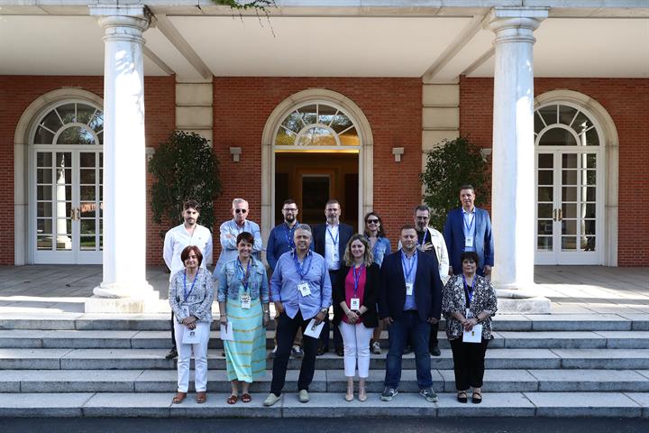 20/09/2023. Visitas del programa Moncloa Abierta. Participantes en el programa Moncloa Abierta, en la escalinata del edificio del Consejo de...