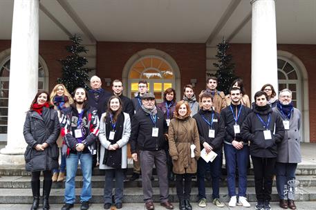 12/12/2019. Visitas Moncloa Abierta. Participantes en el programa Moncloa Abierta, en la escalinata del edificio del Consejo de Ministros.