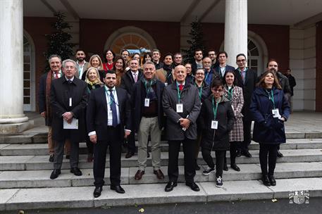 13/12/2019. Visitas Moncloa Abierta. Participantes en el programa Moncloa Abierta, en la escalinata del edificio del Consejo de Ministros.
