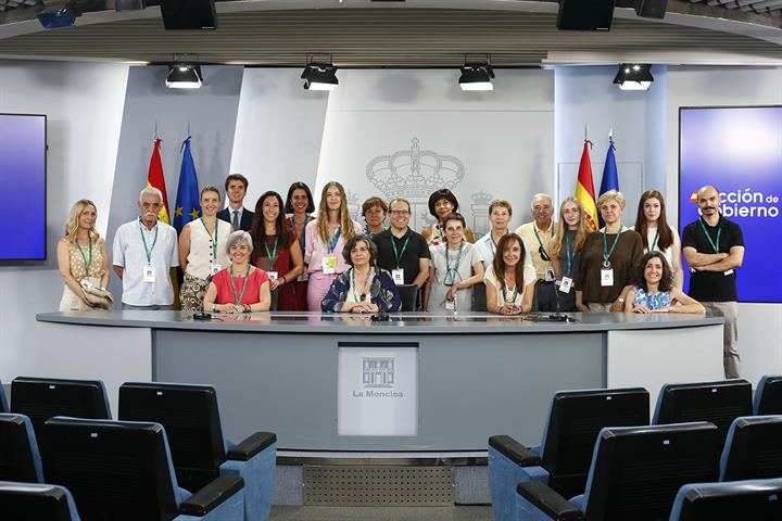 26/06/2025. Visitas del programa Moncloa Abierta. Participantes en el programa Moncloa Abierta, en la sala de prensa de prensa de la Secreta...