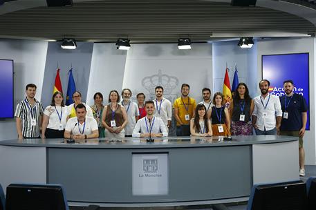 30/06/2025. Visitas del programa Moncloa Abierta. Participantes en el programa Moncloa Abierta, en la sala de prensa de prensa de la Secreta...
