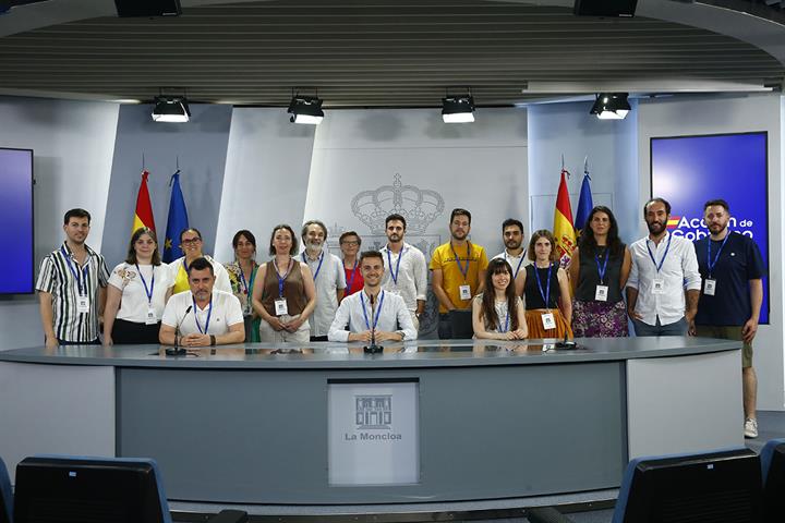30/06/2025. Visitas del programa Moncloa Abierta. Participantes en el programa Moncloa Abierta, en la sala de prensa de prensa de la Secreta...