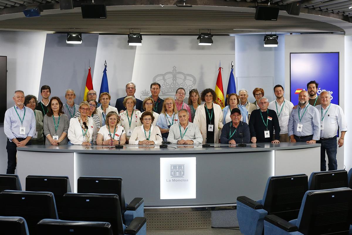 4/05/2026. Visitas del programa Moncloa Abierta. Participantes en el programa Moncloa Abierta, en la sala de prensa de la Secretaría de Esta...