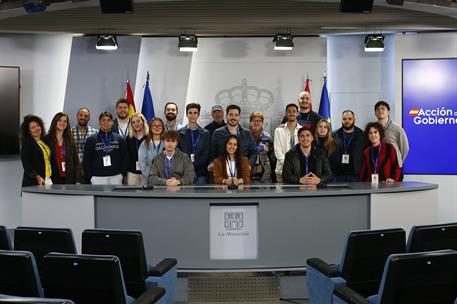 13/04/2026. Visitas del programa Moncloa Abierta. Participantes en el programa Moncloa Abierta, en la sala de prensa de prensa de la Secreta...