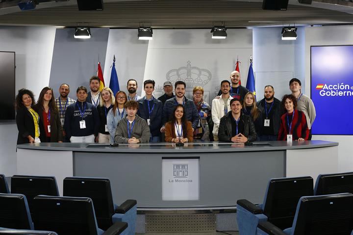 13/04/2026. Visitas del programa Moncloa Abierta. Participantes en el programa Moncloa Abierta, en la sala de prensa de prensa de la Secreta...