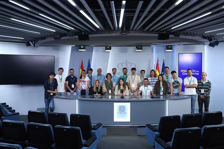 14/04/2026. Visitas del programa Moncloa Abierta. Participantes del programa Moncloa Abierta, en la sala de prensa de la Secretaría de Estad...