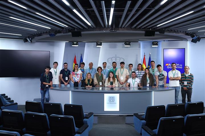 14/04/2026. Visitas del programa Moncloa Abierta. Participantes del programa Moncloa Abierta, en la sala de prensa de la Secretaría de Estad...