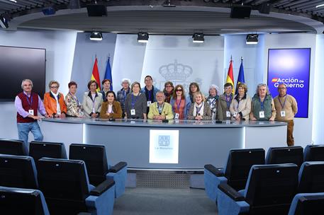 15/04/2026. Visitas del programa Moncloa Abierta. Participantes del programa Moncloa Abierta, en la sala de prensa de la Secretaría de Estad...