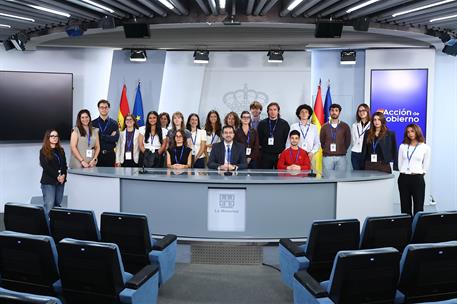 15/10/2026. Visitas del programa Moncloa Abierta. Participantes en el programa Moncloa Abierta, en la sala de prensa de la Secretaría de Est...