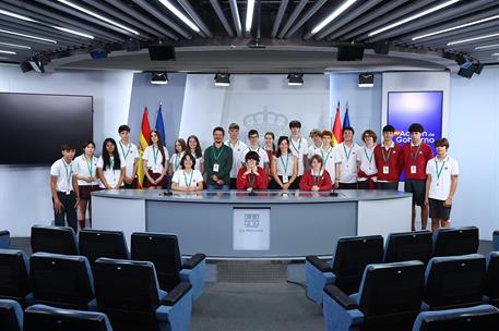 15/10/2026. Visitas del programa Moncloa Abierta. Participantes en el programa Moncloa Abierta, en la sala de prensa de la Secretaría de Est...