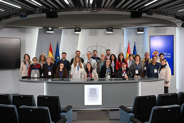 17/04/2026. Visitas del programa Moncloa Abierta. Participantes del programa Moncloa Abierta, en la sala de prensa de la Secretaría de Estad...