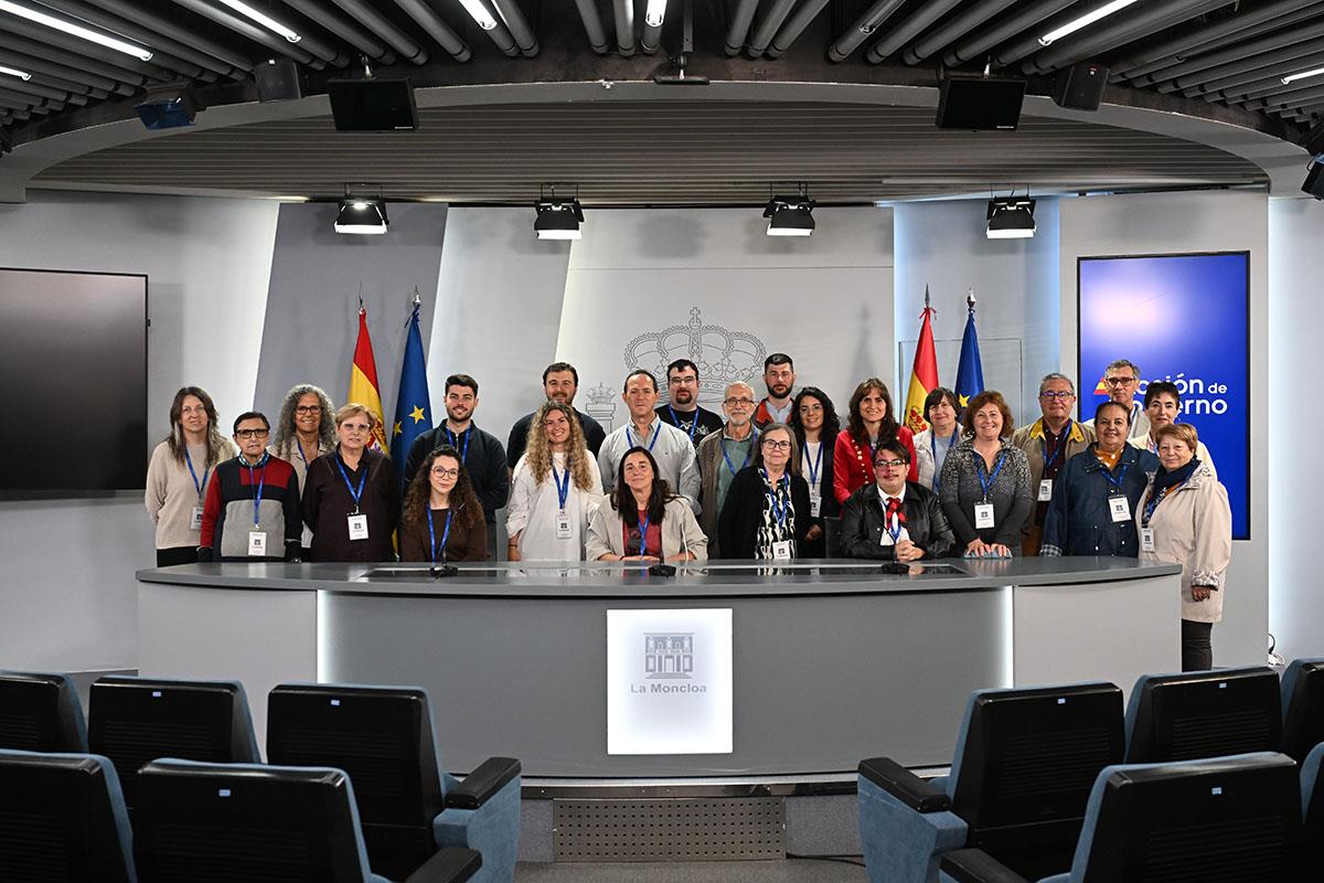 17/04/2026. Visitas del programa Moncloa Abierta. Participantes del programa Moncloa Abierta, en la sala de prensa de la Secretaría de Estad...