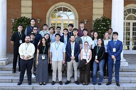 17/04/2026. Visitas del programa Moncloa Abierta. Participantes en el programa Moncloa Abierta, en la sala de prensa de prensa de la Secreta...