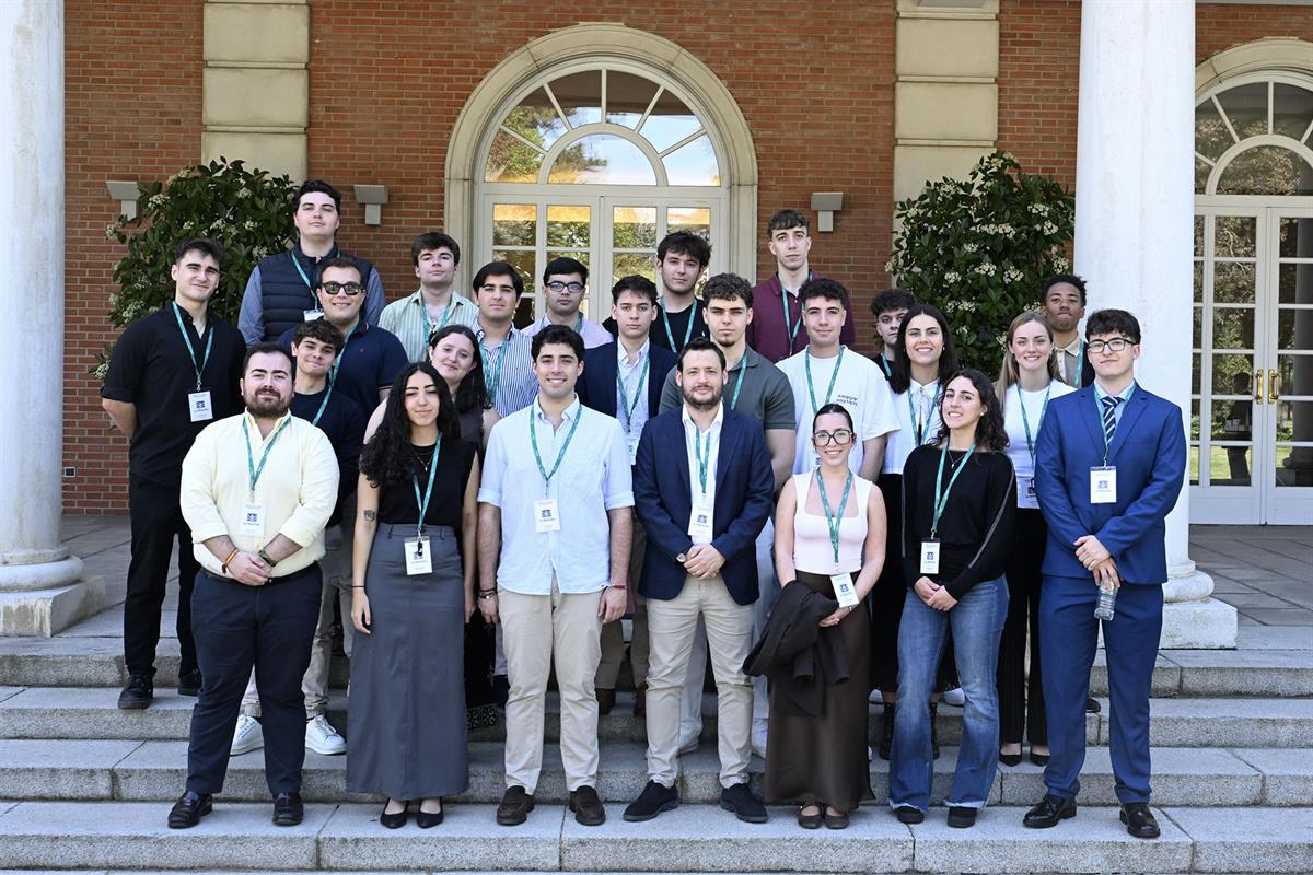 17/04/2026. Visitas del programa Moncloa Abierta. Participantes en el programa Moncloa Abierta, en la sala de prensa de prensa de la Secreta...